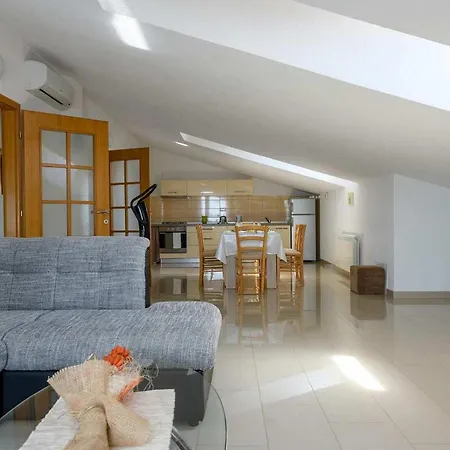Viktori Holiday home *
