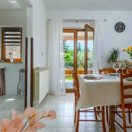 Holiday home Viktori *
