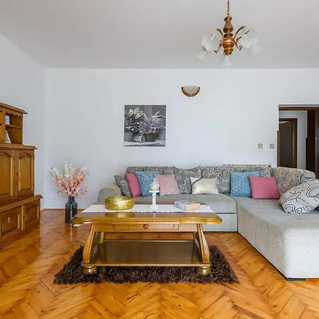 Viktori Holiday home