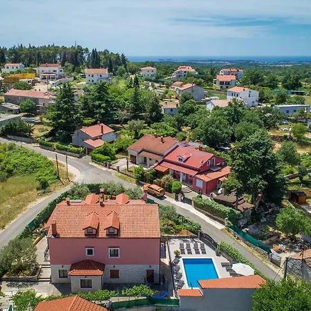 Holiday home Viktori *